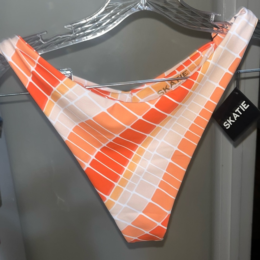 Skatie bikini bottom